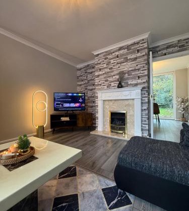 3 BR Family & Contractors Near NEC & Bhm Airport Parking 3