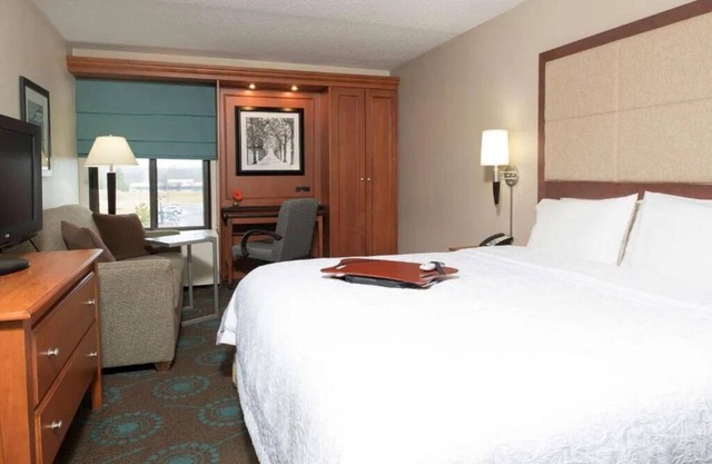 3 Convenient Suites for Groups: Free Breakfast & Indoor Heated Pool - Near UM