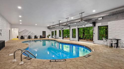 3 Firefly Mountain Suites by AvantStay 18 Guests Heated Pool Firepits Arcade Playground