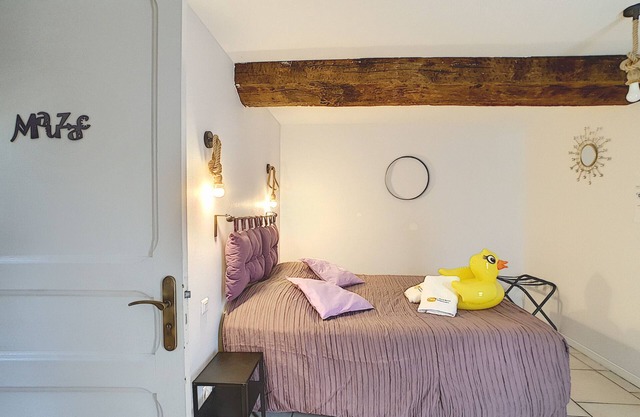 3* gite on the banks of the Canal du Midi, private parking and enclosed grounds