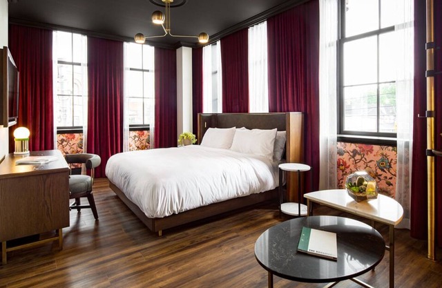 3 Great Units for Groups, Minutes to St. Lawrence Market and Hockey Hall of Fame