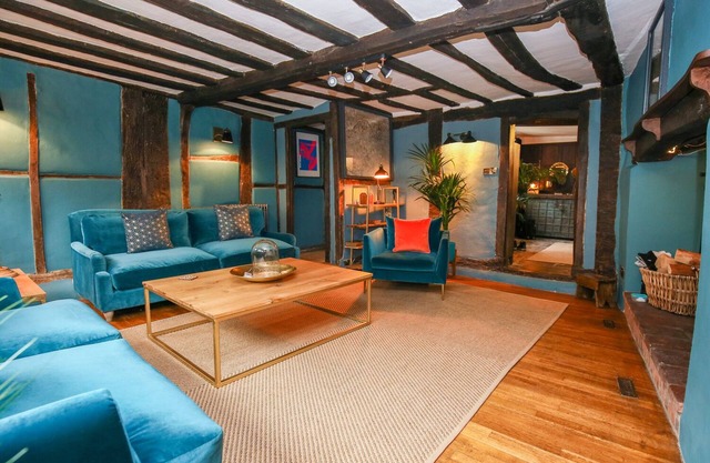 3 MASONS COURT, family friendly in Stratford-Upon-Avon