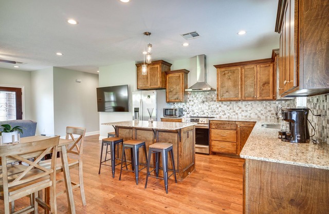 3 Mi to Casinos: Pet-Friendly Home in Lake Charles