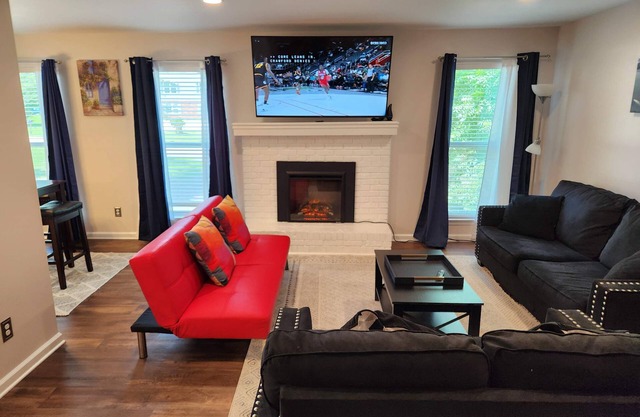 3 miles to FSU-Midtown Luxe-Comfy High end beds