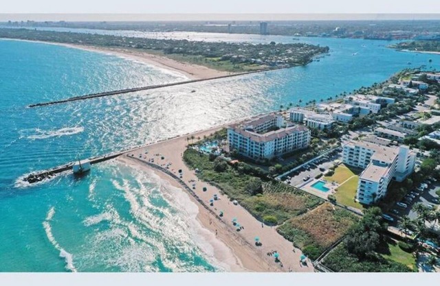⛱3 min Walk to Beach - Open Bright Modern Townhome