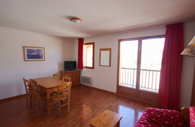 3-Room Apt, 6 Pers, Equipped Kitchen, Parking, Pets Allowed