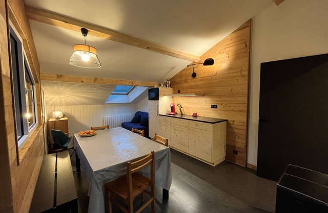 3-room Duplex at Ski Slopes, 6/8 People, TV, Equipped Kitchen