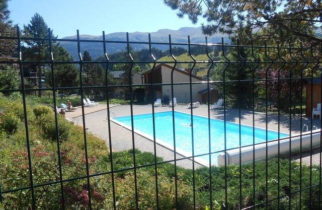 3-ROOM DUPLEX APARTMENT ON TOP FLOOR, SOUTH-FACING, WITH POOL AND TENNIS COURT