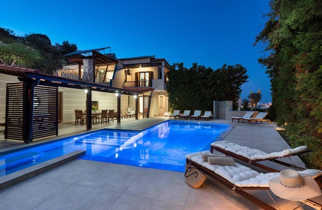 3 Roses Residence
