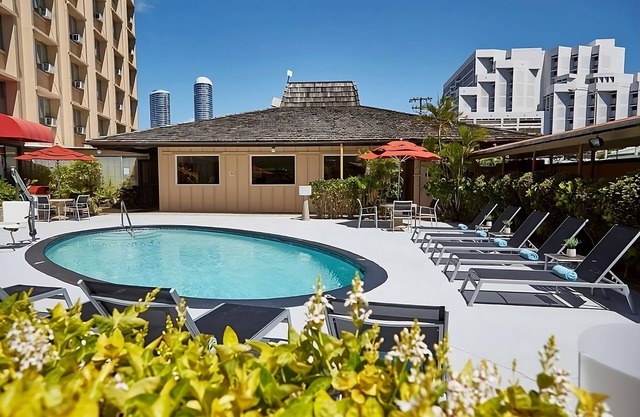 3 Sleek Units in the Heart of Hawaii! Onsite Pool, Pet-Friendly Property