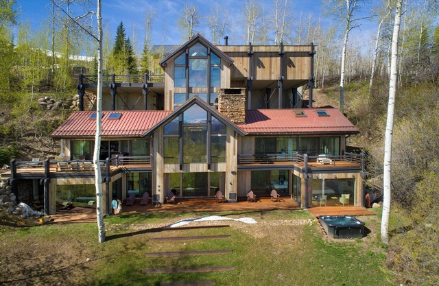 3 story Luxury Ski In/Ski out Mountain Contemporary Home