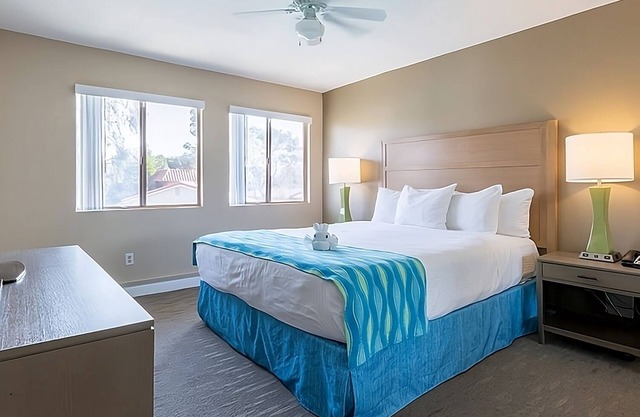 3 Units | Kitchen | Pool | Free Parking | Desert Gateway