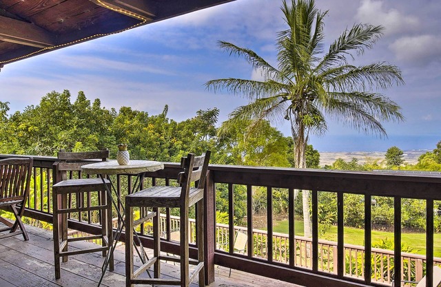 30-Day Stay at Kailua-Kona House w/Hot Tub!