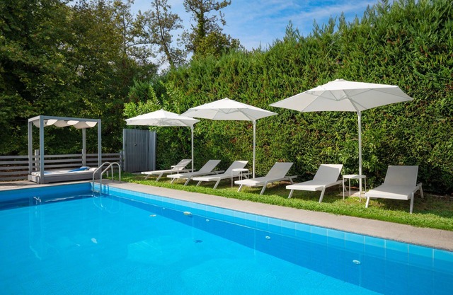 300m from Olympiada Beach with a shared pool
