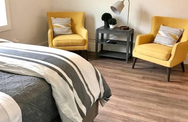 309-LG. Studio Center of San Pedro Sq. San Jose!