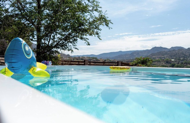 》3400sqft w/Heated Pool & Hot Tub, Sleeps 18 & Mtn Views