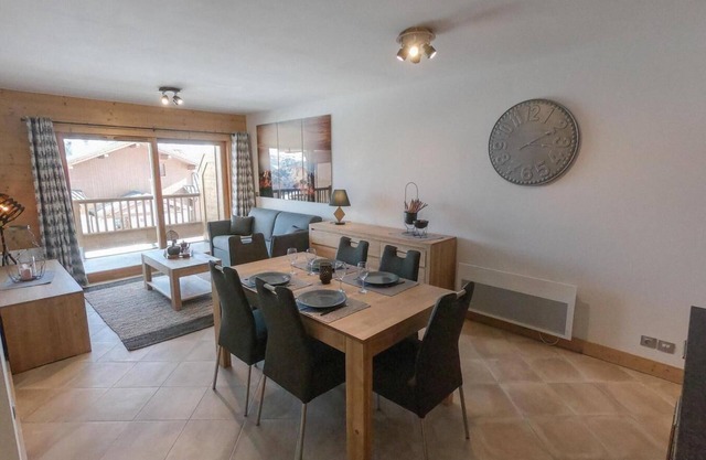 350m from ski slopes, 1st floor, view panoramic, swimming pool, balcony, parking, tv, ski locker