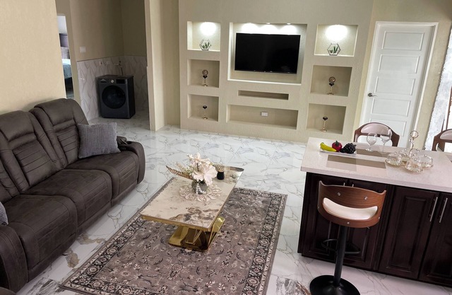 360 Rokview Suites