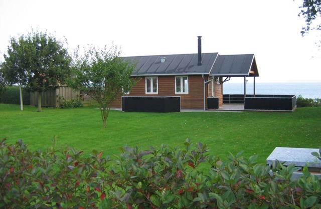 37 m2. 37 m2 1st row lovely house facing and with fantastic view over Limfiord