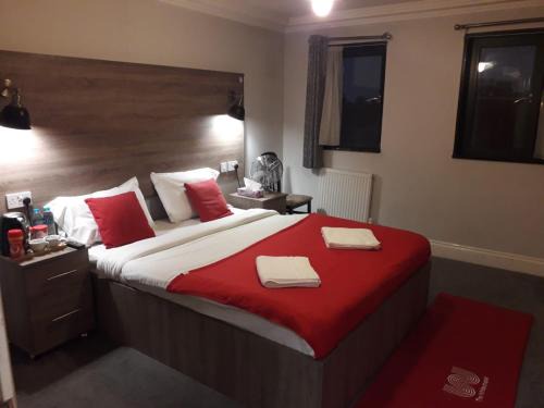 371 Cranbrook Rd IG2