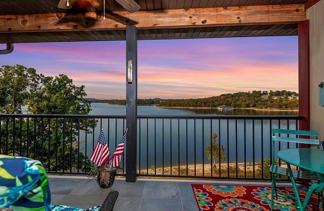 371 Stunning Lakeview, close to SDC, Welcome Home