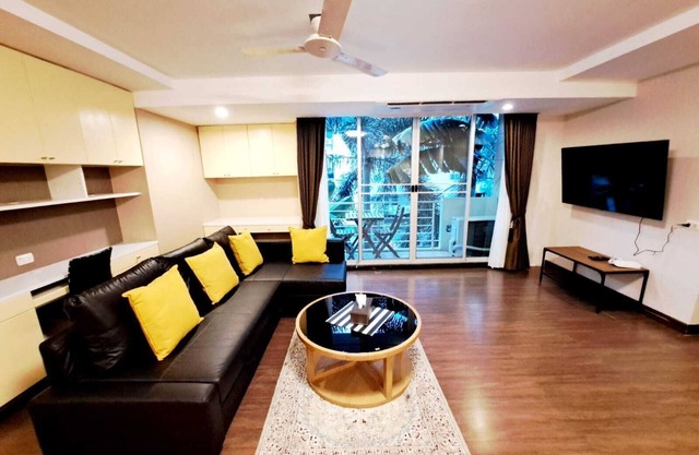 3B - 2 Bedroom Downtown Apartment with shared Pool