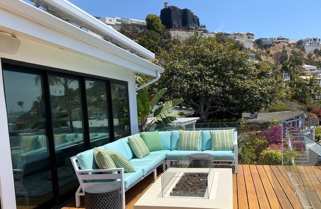 3b / 3b Luxury Oceanview Home in Malibu (1,915 SQ FT)