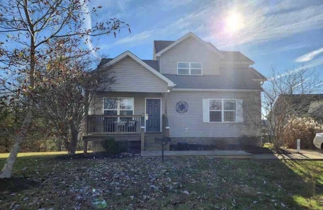 3B/3B; Single Family Lakeside Retreat W/Hot Tub