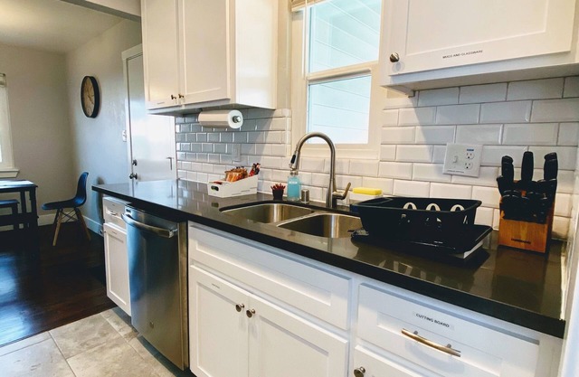 3B Golf Terrace Family Home w/Sun Room/RV Parking/WD.