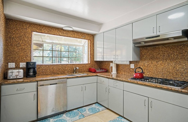 3B2BA Northridge Large Comfy Home Central Location