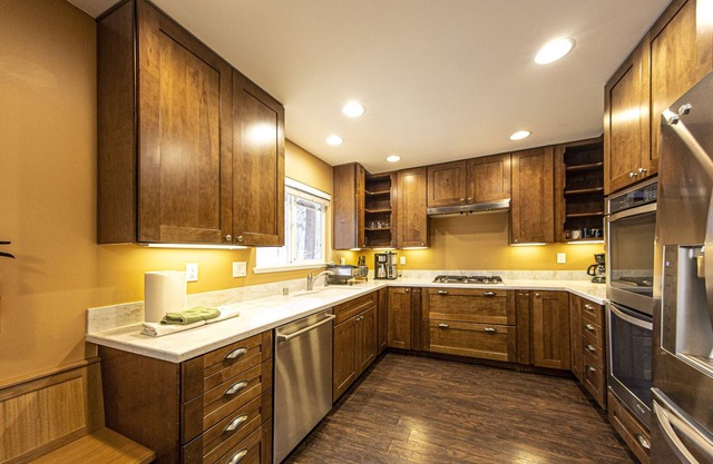 3bd home with hot tub