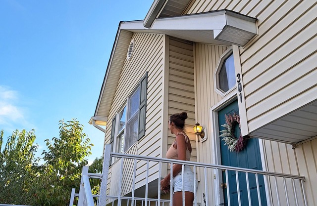 3BDR, 3 Full-Bath house in City, 2 living rooms [3,000 sq. ft.] - Pet Friendly!