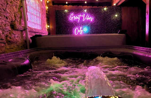 3Bed 2Bath Family Home w/Hot Tub & Huge backyard