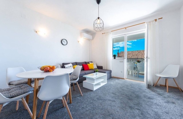 3bedroom apartment near Old Town!