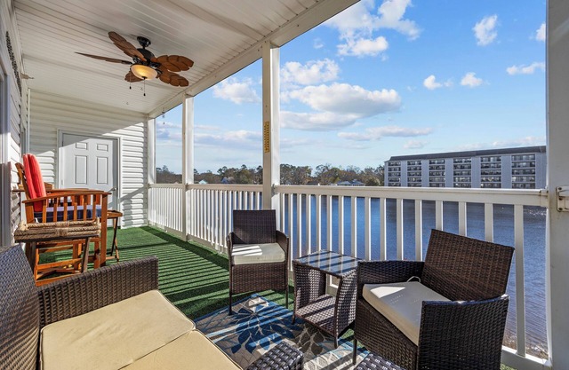 3BR/2BA Intracoastal Condo, Water Views , SMART TVs , Self Check-in