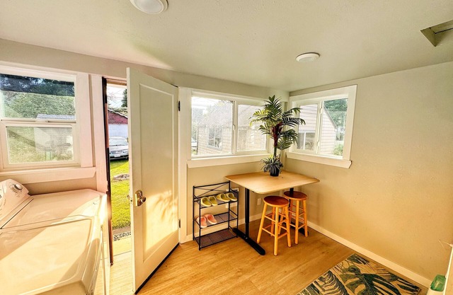 3BR/3BA Base, Expand to 6BR for extra cost, Sleeps up to 14, Central & Cozy home