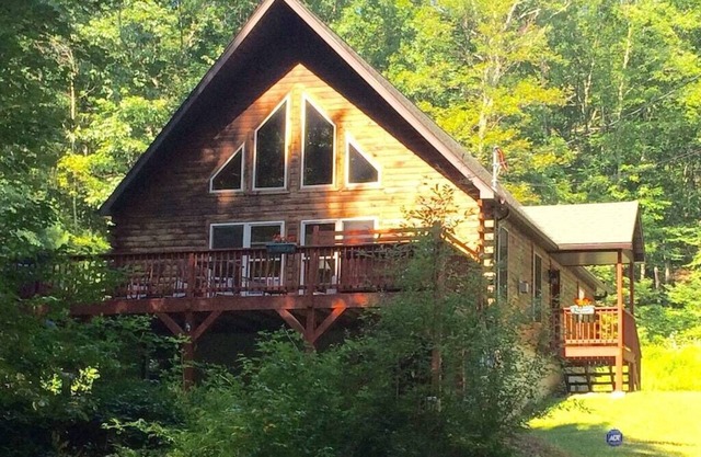 3BR chalet escape w/hot tub, fire pit & pond in natural setting close to hiking