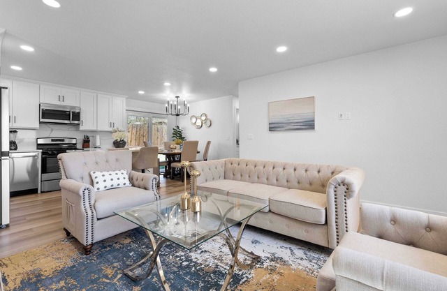 3BR Charming Home｜WiFi｜AC｜Mainfloor Bedroom #42069