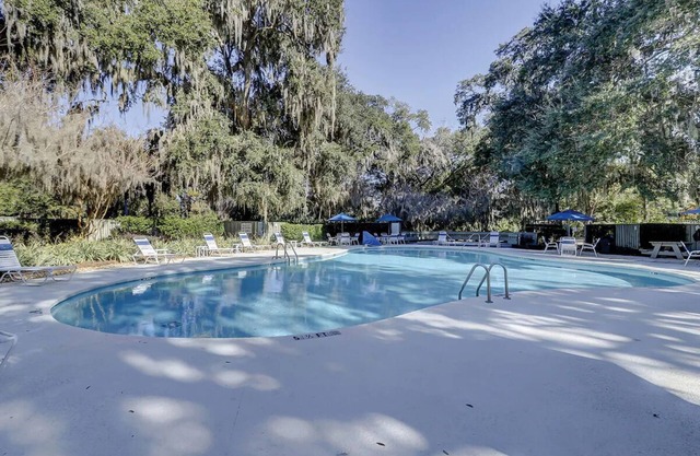 3BR End Unit Townhome | Bikes Included | Near Hilton Head Beach