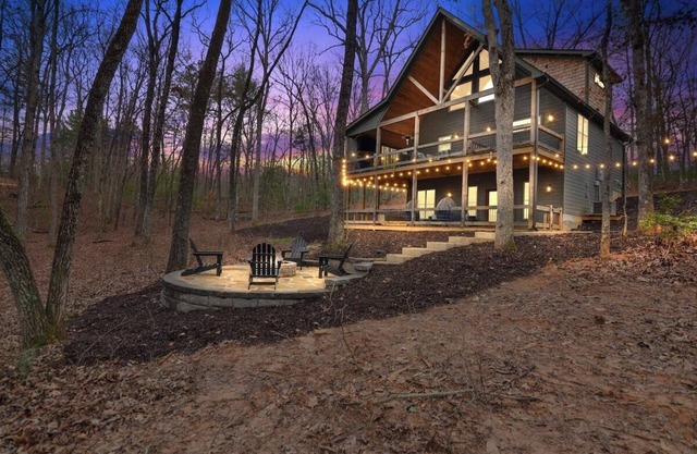 3BR, Loft, Hot Tub, Wifi, Dog Friendly, Games