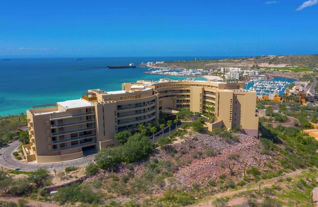3BR Ocean View & Terrace at Vistamar