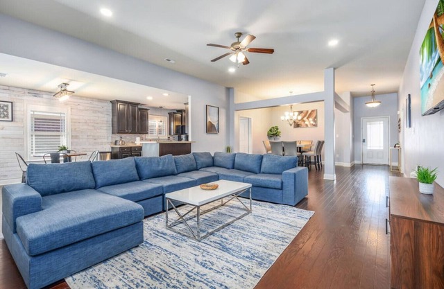 3BR Retreat w/Backyard Oasis