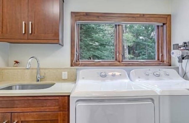 4/4.5 Elegant Aspen Townhome