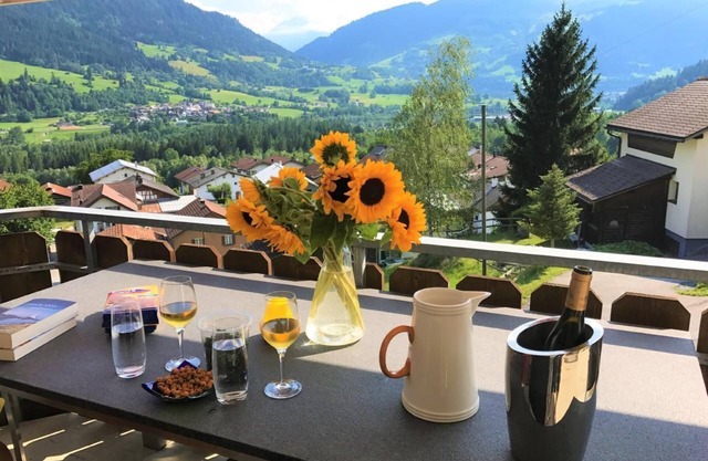 4.5 room holiday flat with mountain views