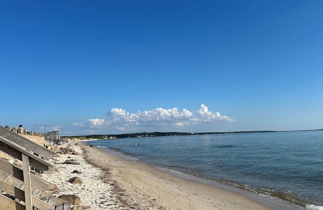 4 bdr, 2 ba in West Falmouth, Old Silver beach, private 0.5 ac backyard