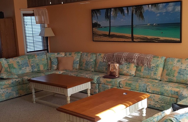 4 Bdrm/3.5 Bath 4-Story Townhome W/Pool-2 Blocks to Beach, Boardwalk & Conv Ctr