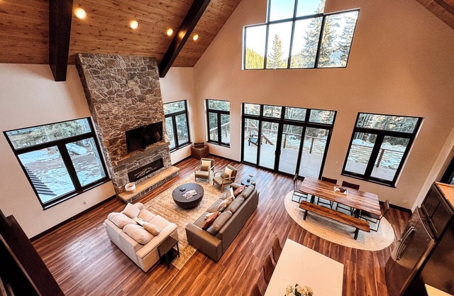 4 Bdrm Multi Family Mountain Retreat 30 min to Slopes!