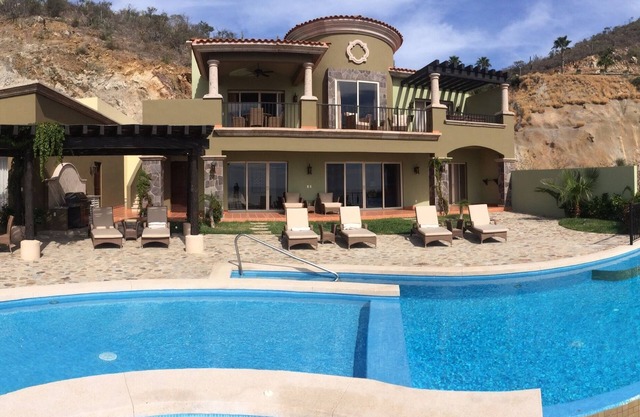 4 bdrm Villa-Gated Montecristo Estates