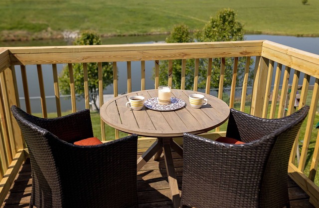 4 Bed, 2.5 Bath, 3 KING BEDS on a Private Lake with Dock! Family Friendly