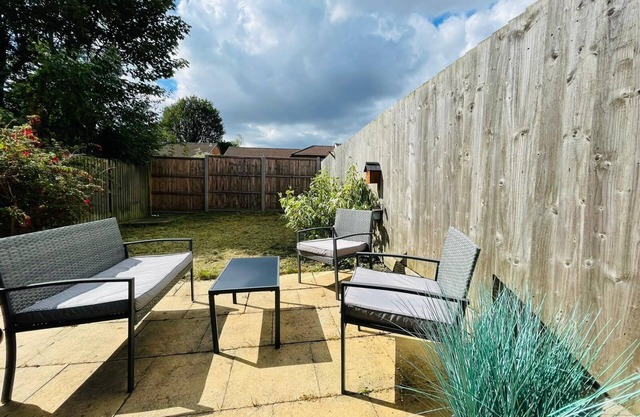 4-bed House Sleeps 7 With Garden